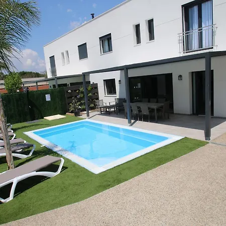 Milos Villa *