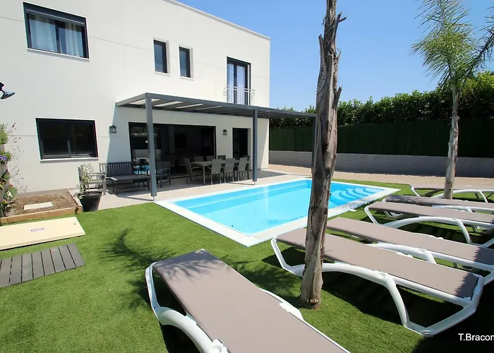 Milos Villa